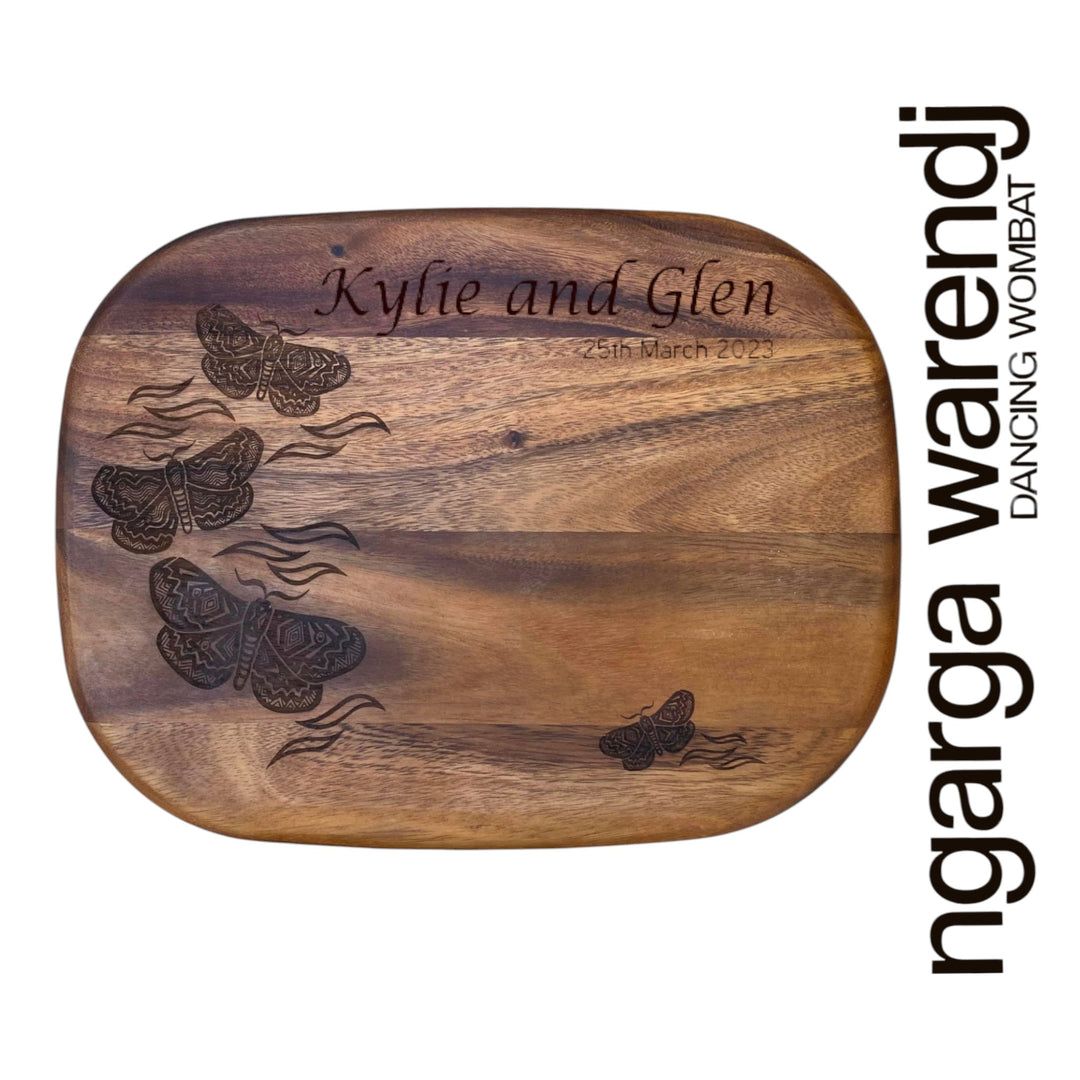 ACACIA WOOD LARGE LONG GRAIN BOARD - THREE BOGONG MOTHS DESIGN