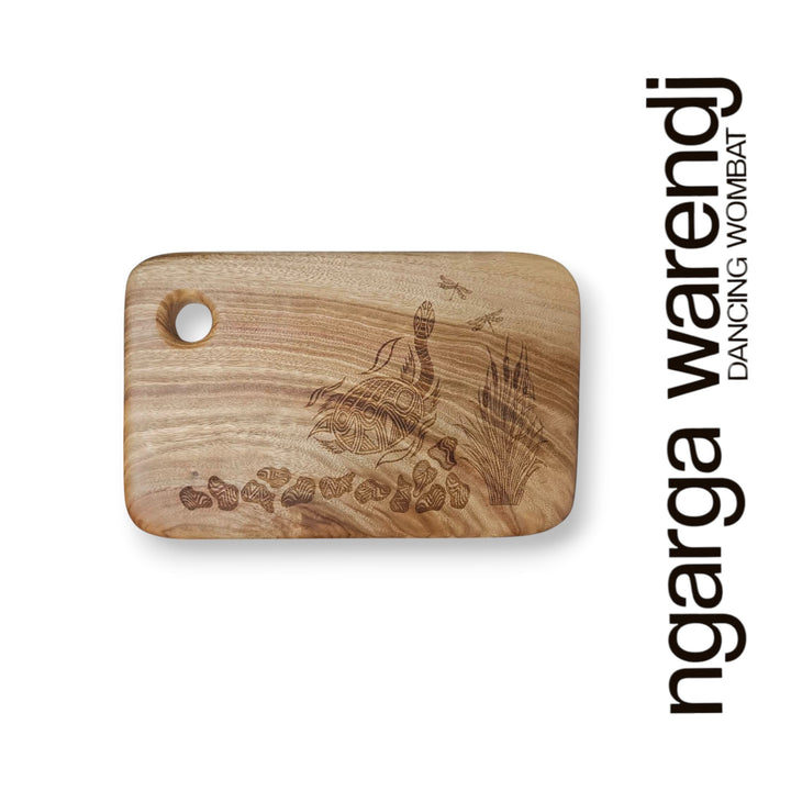 Wooden cutting board with laser engraving on a white background, featuring the brand 'ngarga warendj'.
