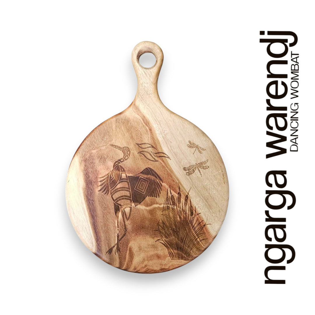 Wooden cutting board with engraved design on a white background, featuring the brand 'ngarga warendj'.
