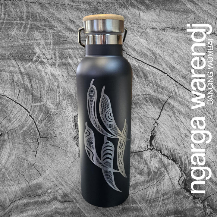 GUM LEAVES DESIGN - BLACK OR WHITE 750ML DOUBLE WALLED INSULATED STAINLESS STEEL BOTTLE