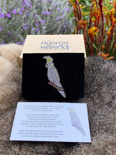 This lapel pin featuring our cockatoo design, by Ngarga Warendj Dancing Wombat, will add a finishing touch to any outfit,  Measures 60mm x 30.7mm  Presented in a stylish box with magnetic closure  Made from metal with enamel inlay Information card included - with information on the design and artist 